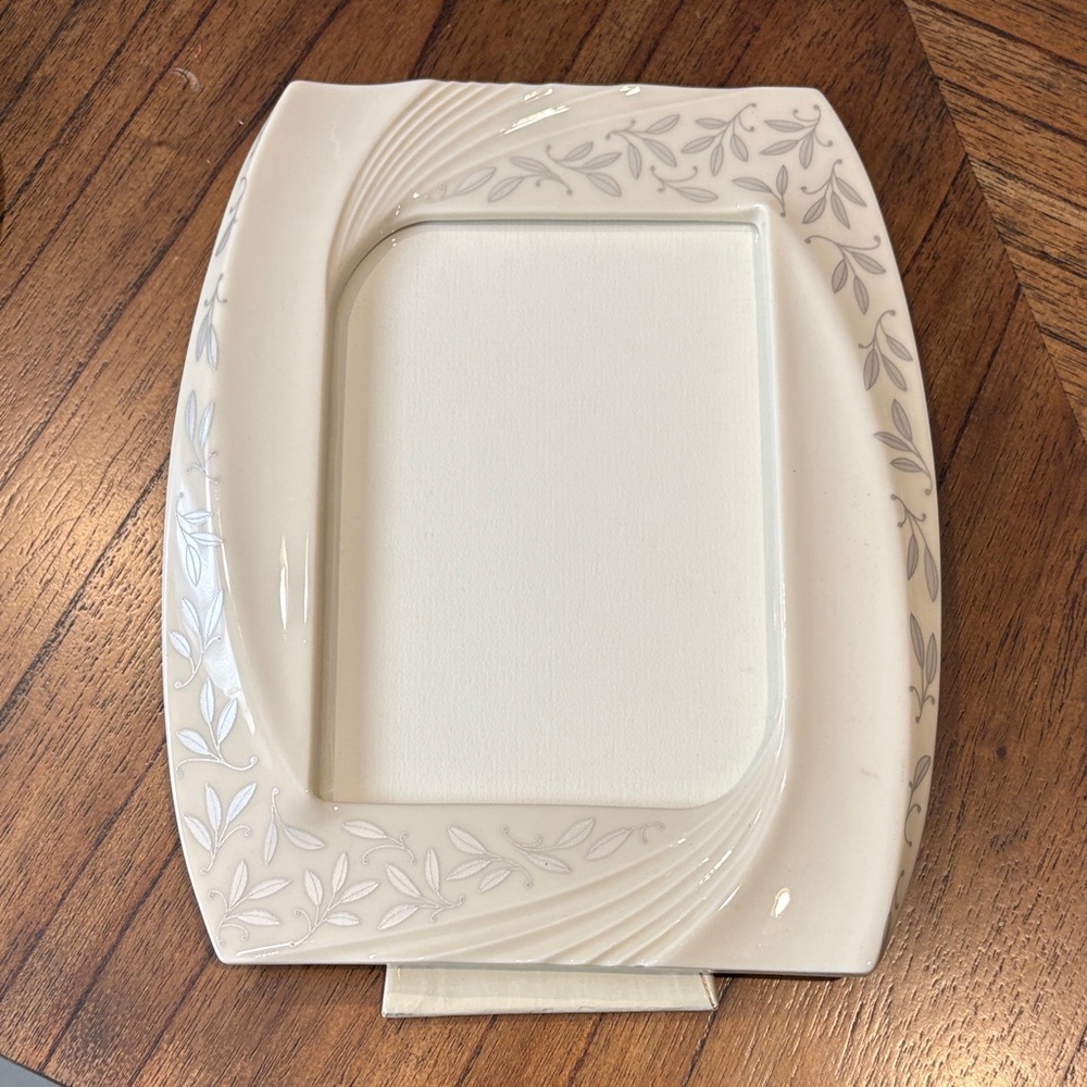 Lenox Cream and Gray Leaf Pattern Frame